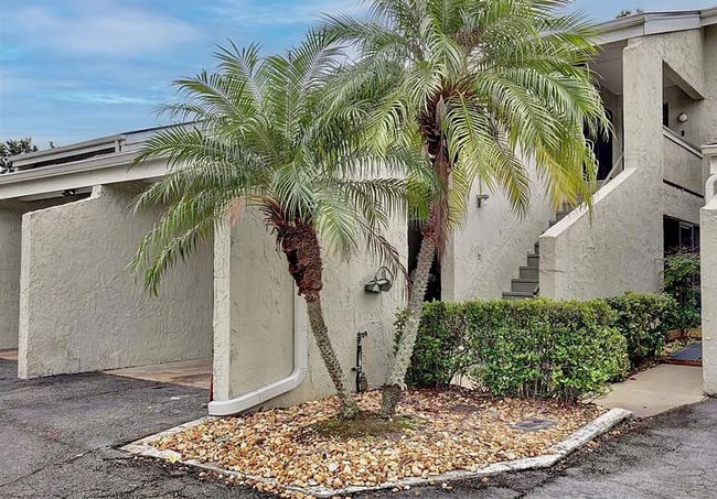 5429 Vineland Rd in Orlando, FL - Building Photo - Building Photo