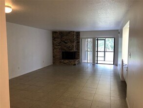 1055 Kensington Park Dr in Altamonte Springs, FL - Building Photo - Building Photo