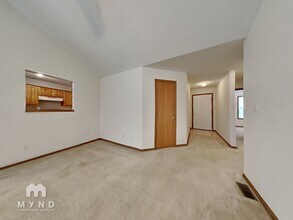 1721 Windmill Way in Republic, MO - Foto de edificio - Building Photo