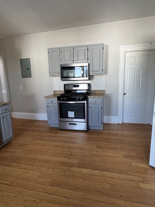 21 Sutton St, Unit 3 in Boston, MA - Building Photo
