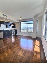 88 E San Fernando St in San Jose, CA - Building Photo