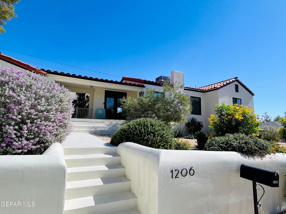 1206 Stockwell Ln in El Paso, TX - Foto de edificio