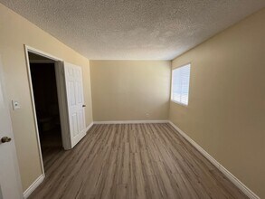 7819 Walpole Ave, Unit 7819 in California City, CA - Building Photo - Building Photo