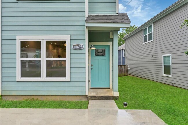 16693 Meadowcroft St in Montgomery, TX - Building Photo - Building Photo