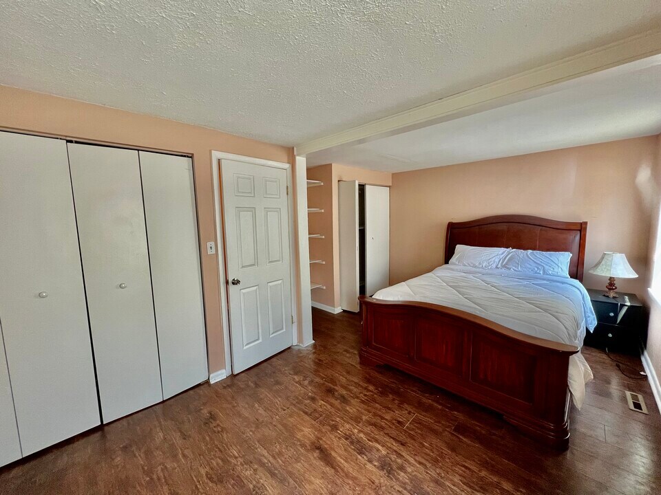 741 N Central Ave Photo