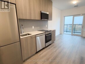 7439 Kingston Rd in Toronto, ON - Building Photo - Building Photo