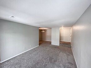 11244 Chestnut Grove Square in Reston, VA - Building Photo - Building Photo