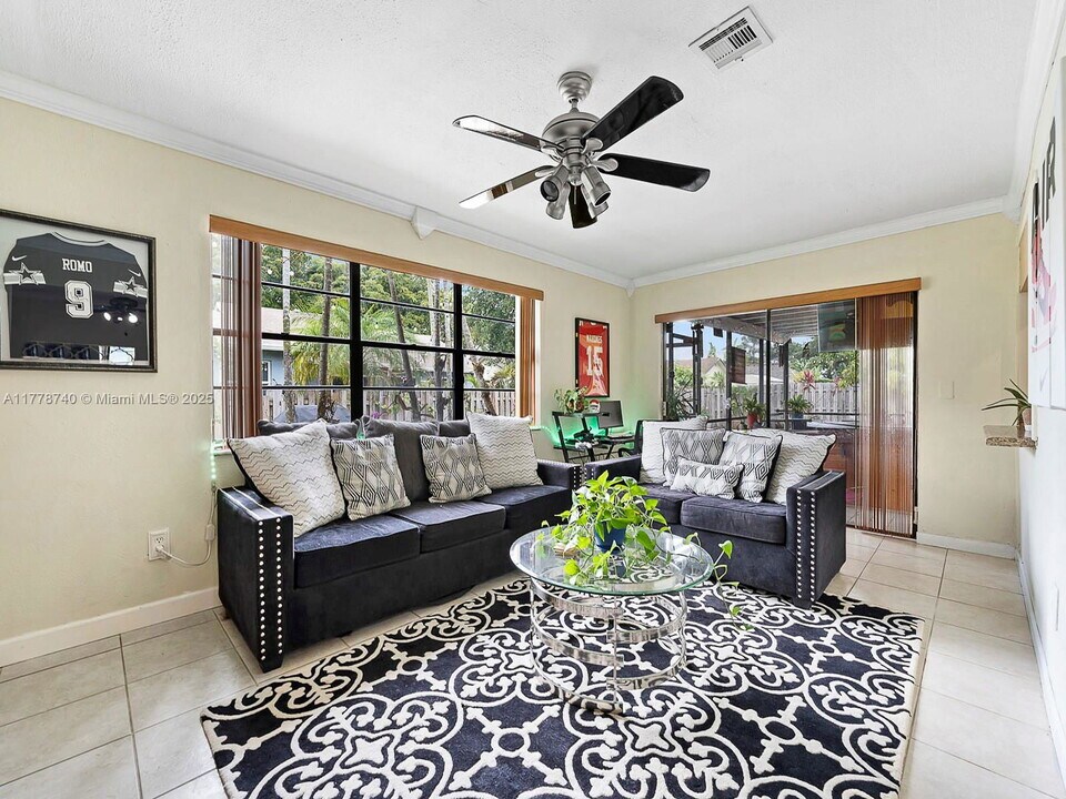 5009 SW 104th Ave in Cooper City, FL - Building Photo