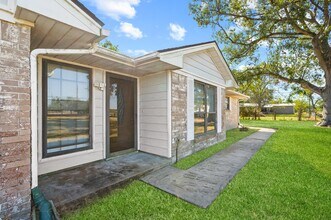 4306 FM 1462 in Rosharon, TX - Building Photo - Building Photo