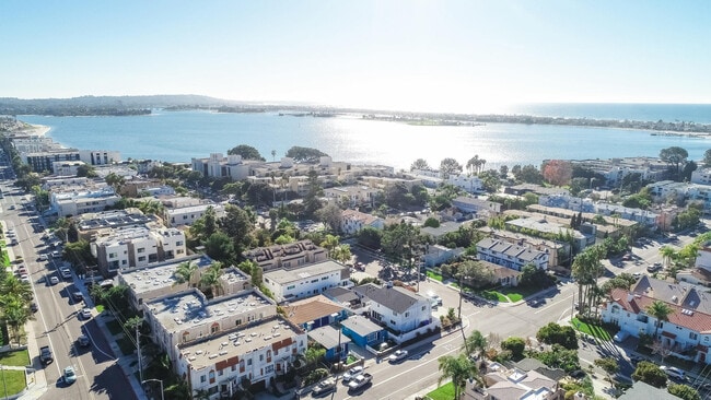 1401 Pacific Beach Dr in San Diego, CA - Building Photo - Building Photo