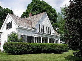 399 E Main St, Unit c in Middlebury, VT - Building Photo
