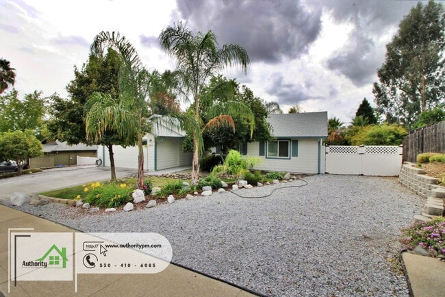 966 Partridge Dr in Redding, CA - Building Photo - Building Photo