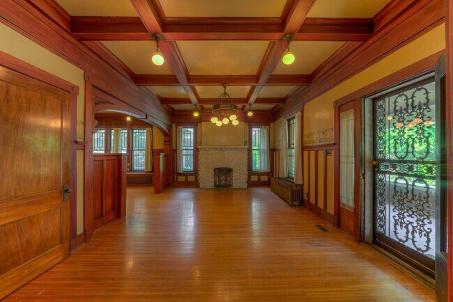 1195 Dorothy Pl in Memphis, TN - Building Photo - Building Photo