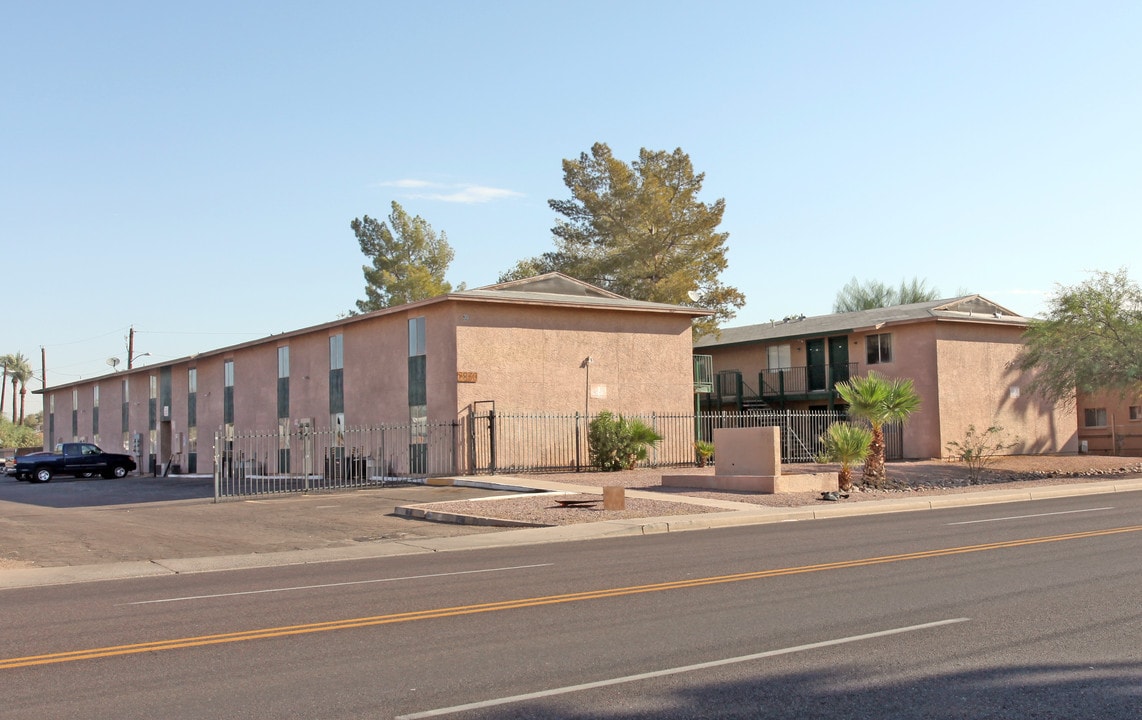 Sienna Pointe Apartments in Phoenix, AZ - Building Photo