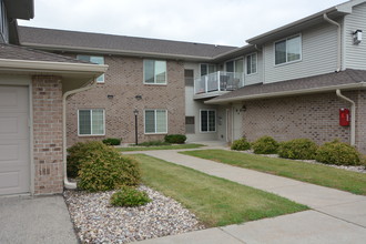 Meadow Creek Townhomes in Appleton, WI - Building Photo - Building Photo