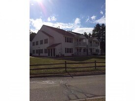 10 Barrington Ave in Nashua, NH - Building Photo