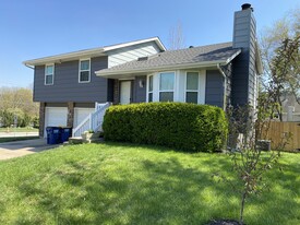 15105 W 82nd Ter in Lenexa, KS - Building Photo