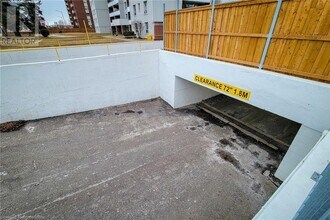 851 Queenston Rd in Hamilton, ON - Building Photo - Building Photo
