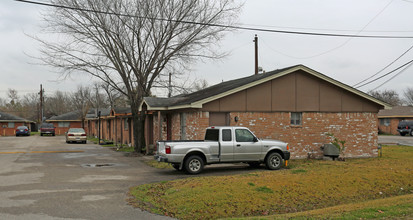 Avenue Casitas Apartments in Houston, TX - Building Photo - Building Photo