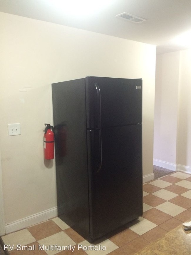 2405 Barclay St in Baltimore, MD - Building Photo - Building Photo