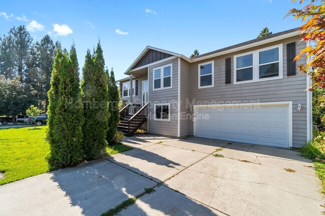 7615 N Ash Ln in Spokane, WA - Foto de edificio - Building Photo