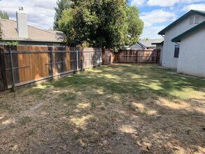 1598 W Portola Way in Merced, CA - Building Photo - Building Photo