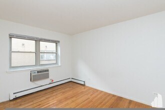 6830 N Sheridan Rd in Chicago, IL - Building Photo - Building Photo