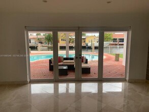 3406 NE 168th St in North Miami Beach, FL - Building Photo - Building Photo