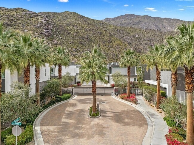 1201 Surrey Ln in Palm Springs, CA - Building Photo - Building Photo