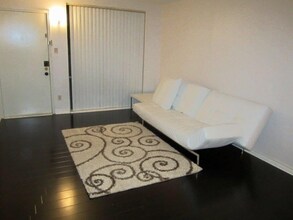 4643 Wild Indigo St-Unit -418 in Houston, TX - Building Photo - Building Photo