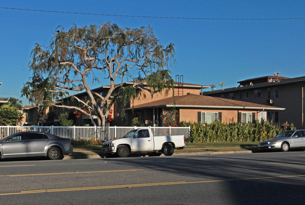 Burbank Manor in Burbank, CA - Foto de edificio