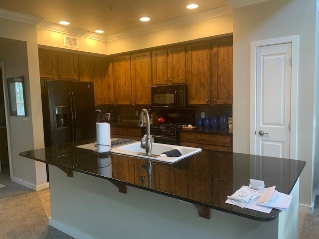 6300 Locarno Dr in Whitefish, MT - Foto de edificio - Building Photo