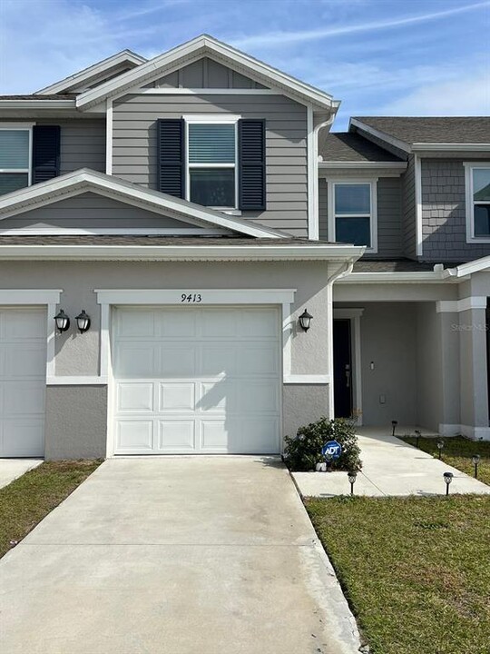 9413 Westside Hls Dr in Davenport, FL - Foto de edificio