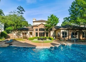6900 Lake Woodlands Dr in The Woodlands, TX - Building Photo - Building Photo