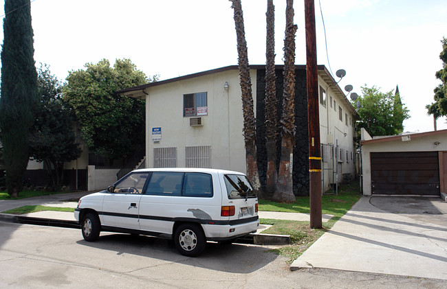 14748 Strathern St in Panorama City, CA - Building Photo - Building Photo