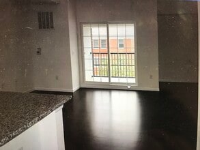 21 Central Ave, Unit 4C in Madison, NJ - Foto de edificio - Building Photo