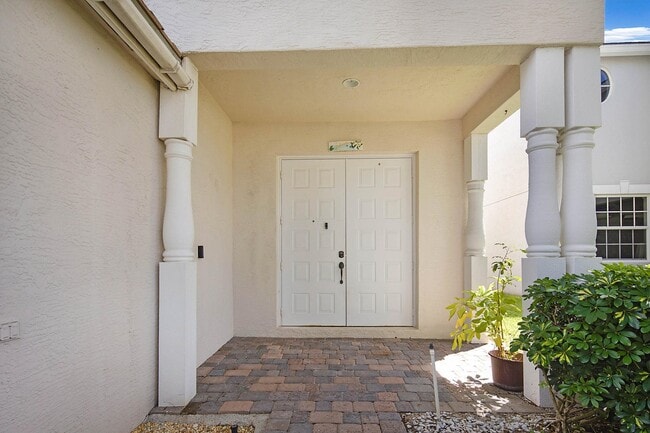 122 Kensington Way in Royal Palm Beach, FL - Building Photo - Building Photo