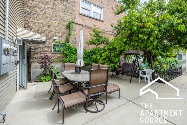 3055 N Kimball Ave, Unit 2 in Chicago, IL - Building Photo - Building Photo