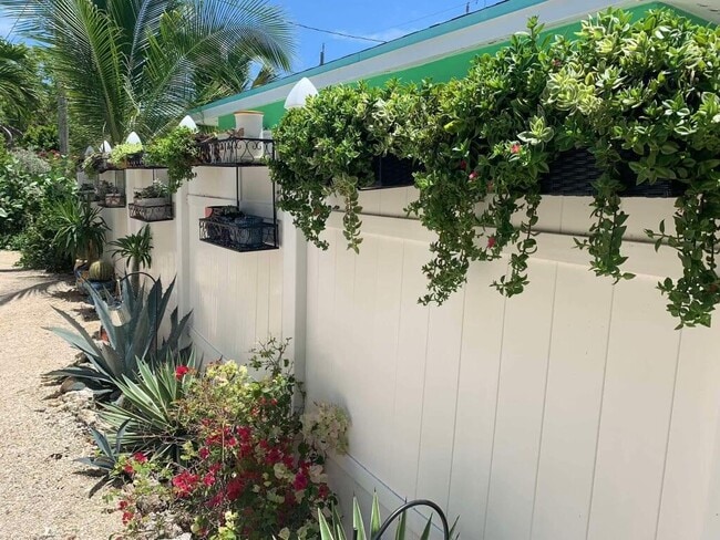11456 5th Avenue Ocean in Marathon, FL - Building Photo - Building Photo