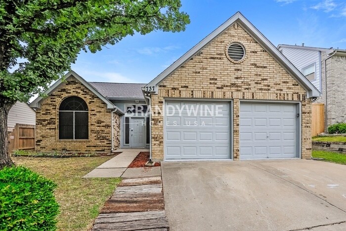 737 Lionel Way in Fort Worth, TX - Building Photo