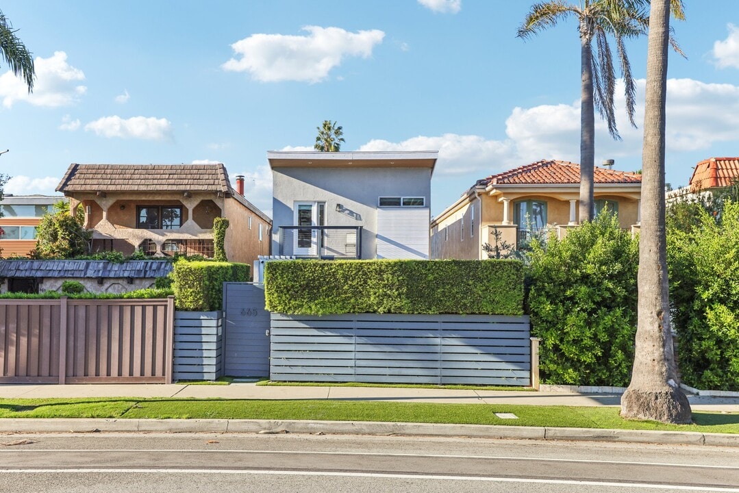 665 Washington Blvd in Marina Del Rey, CA - Building Photo