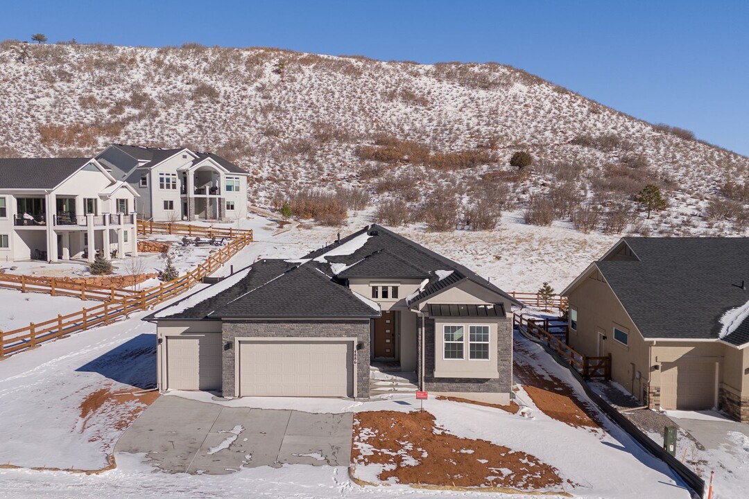 4886 Mesa Top Dr in Monument, CO - Building Photo