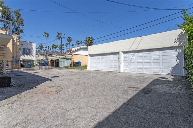 property at 116 S Kenmore Ave