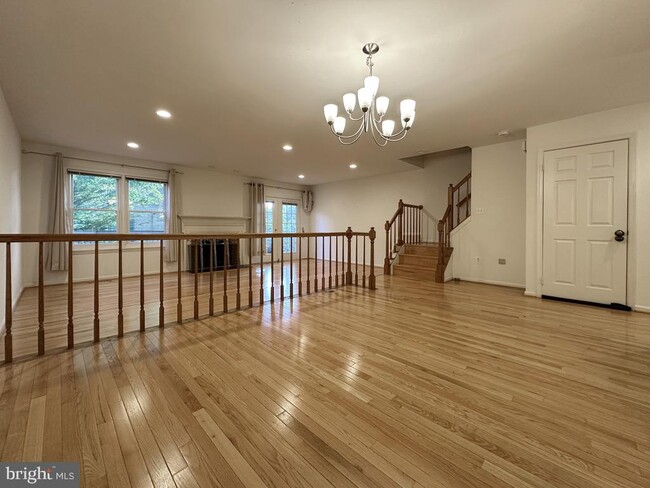 6042 Loganwood Dr in Rockville, MD - Building Photo - Building Photo