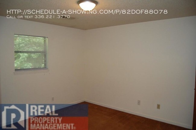 1600 Oak Croft Ct in Winston-Salem, NC - Building Photo - Building Photo