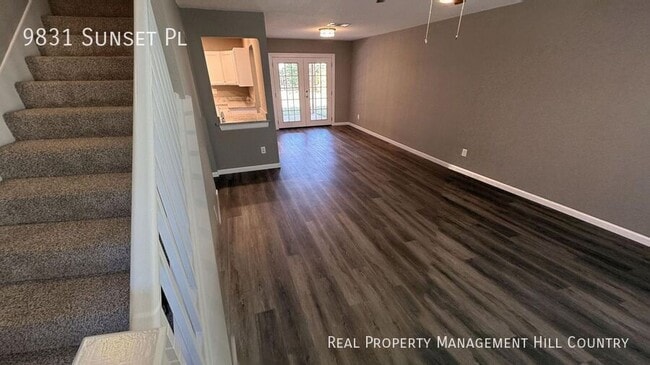 9831 Sunset Pl in San Antonio, TX - Building Photo - Building Photo