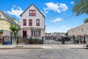 87-13 135th St in Queens, NY - Building Photo