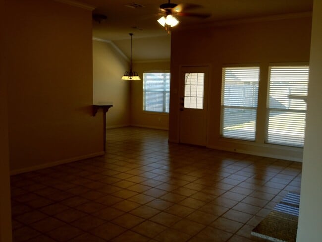 1213 Phoenix Trl in McGregor, TX - Building Photo - Building Photo