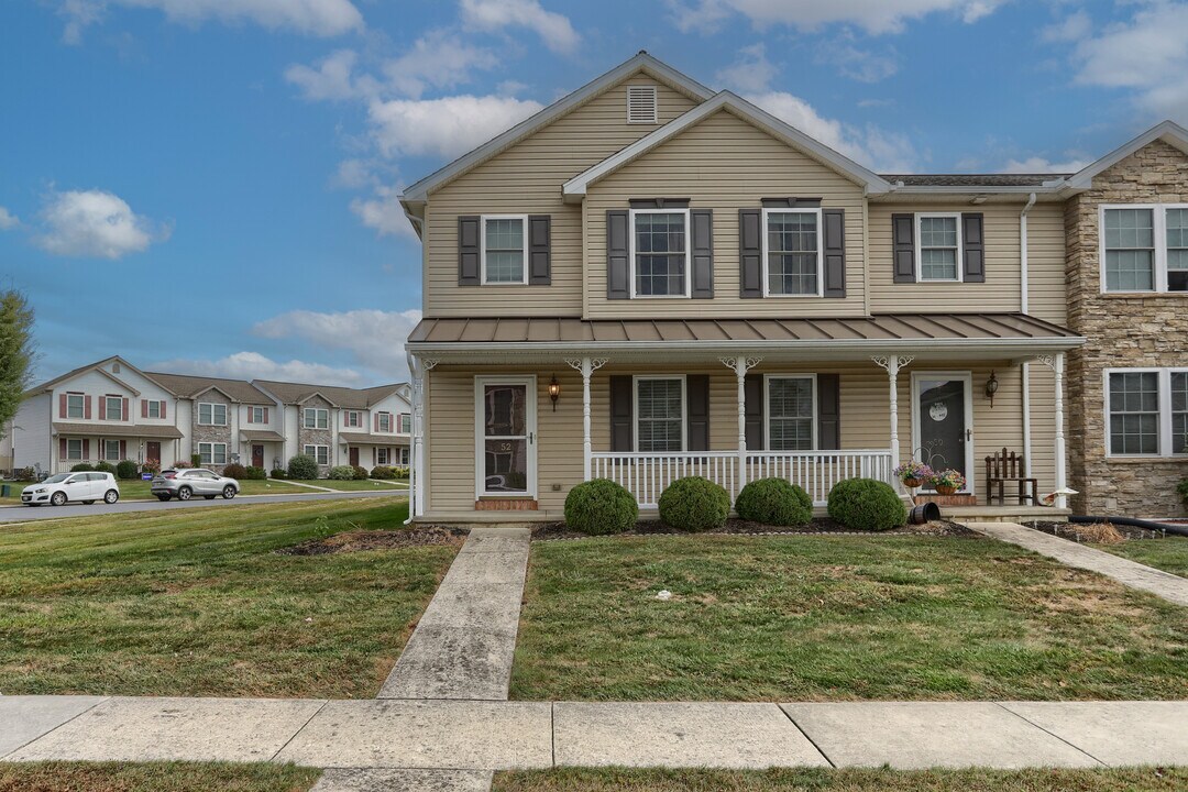 52 Gable Dr in Myerstown, PA - Building Photo
