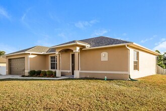 1718 SW 12th Terrace in Cape Coral, FL - Foto de edificio - Building Photo